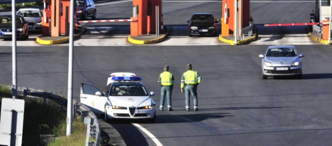 guardiacivilcontrolandopeajepontevedra