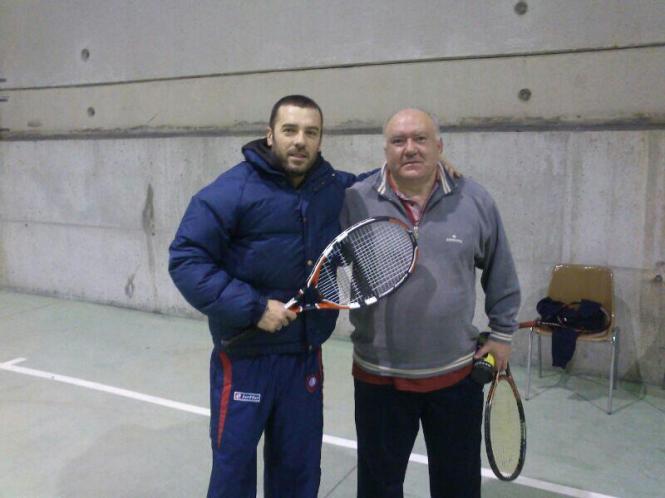 Miguel, presi da com. montes Curro con xogador mais veterano, J. LUIS