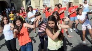 rapazas bailando